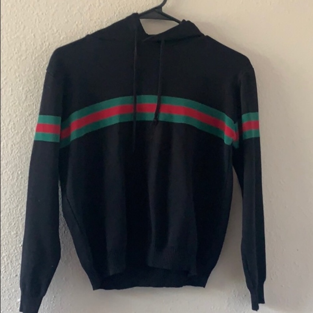 Black crop hoodie